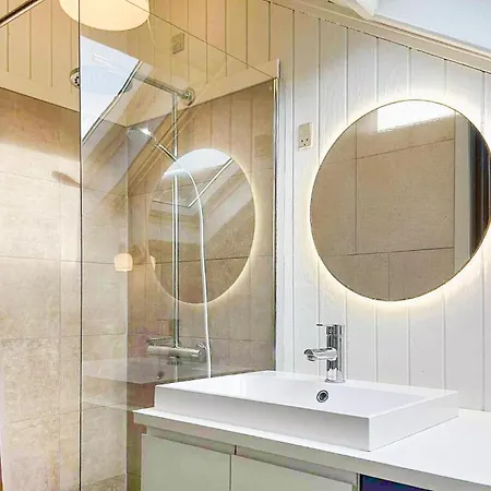 4 Bedroom In בית נופש *